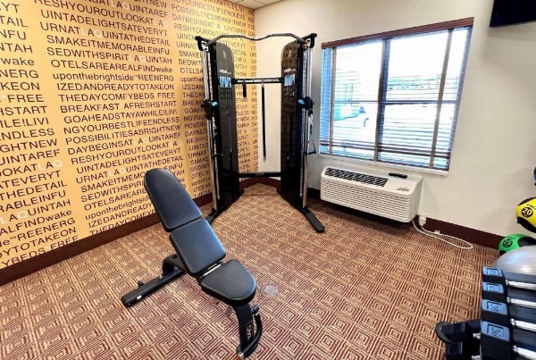 La Quinta Inn & Suites by Wyndham Bannockburn-Deerfield image 15