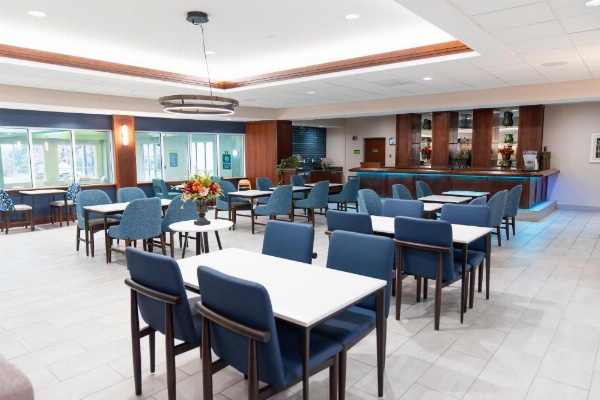 La Quinta Inn & Suites by Wyndham Bannockburn-Deerfield image 18