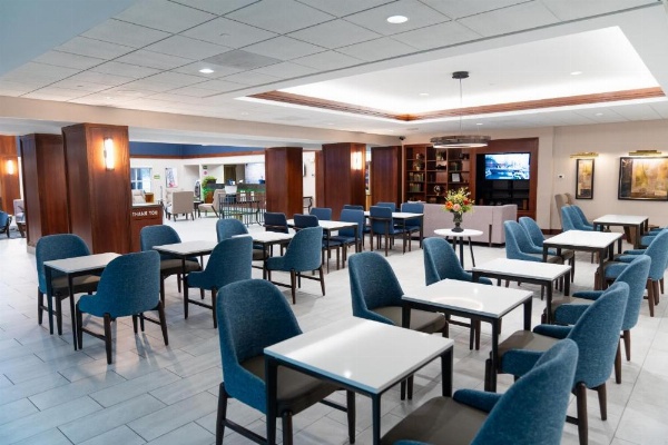 La Quinta Inn & Suites by Wyndham Bannockburn-Deerfield image 19