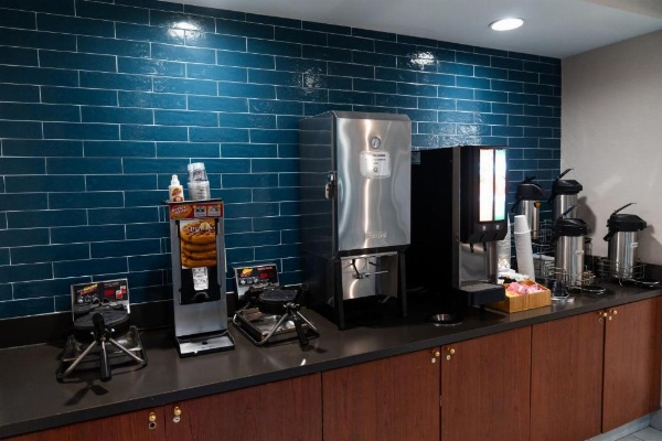 La Quinta Inn & Suites by Wyndham Bannockburn-Deerfield image 20