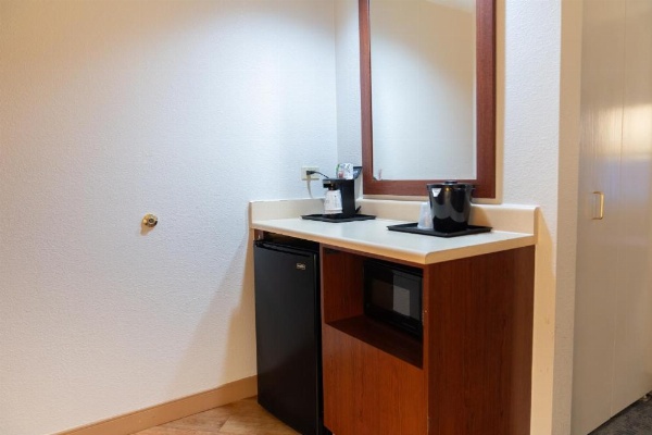 La Quinta Inn & Suites by Wyndham Bannockburn-Deerfield image 24